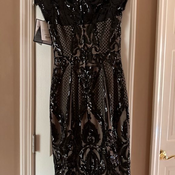 WHITE RUNWAY COCKTAIL DRESS - Picture 2 of 2